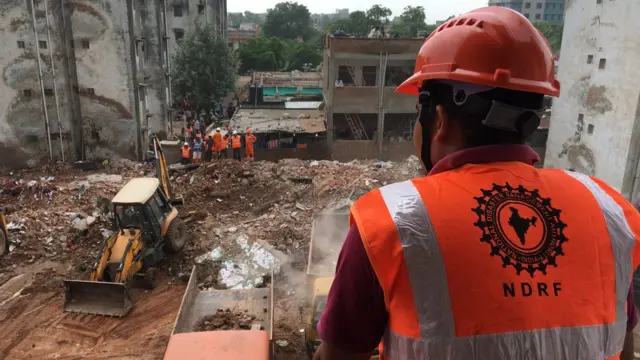 ઇમારત ધરાશાયી