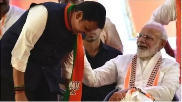 మోదీతో ఫఢణవీస్