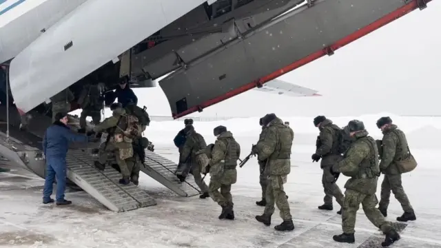 نیروهای روسیه عازم قزاقستان شده‌اند