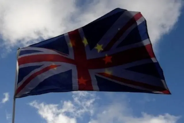 Birleşik Krallık ve AB bayrakları