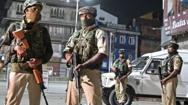 'हमसे कश्मीरी होने की पहचान छीन ली गई है'