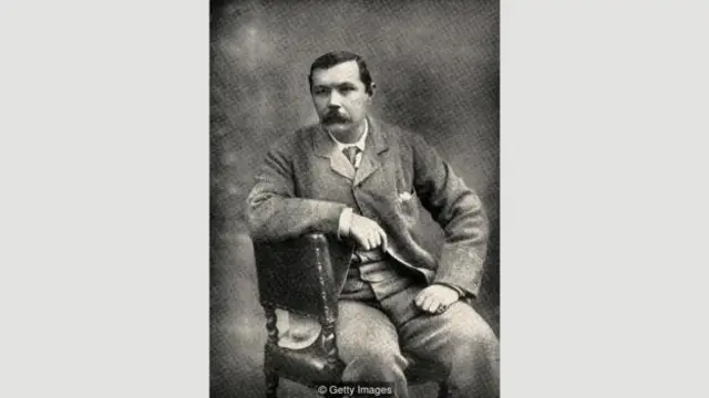 Conan Doyle, di foto ini dari tahun 1900, terlibat dalam upaya untuk membersihkan nama George Endalji yang menurutnya menjadi korban rasisme dan dijebak sebagai pelaku.
