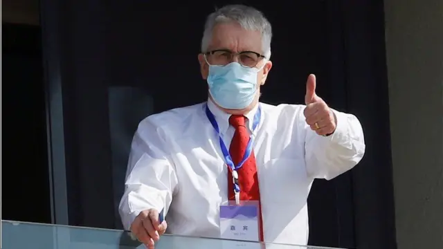 پروفسور دومینیک دوایر، از اعضای تیم سازمان جهانی بهداشت به ووهان چین