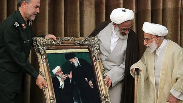 احمد جنتی دبیر شورای نگهبان و رئیس مجلس خبرگان رهبری است