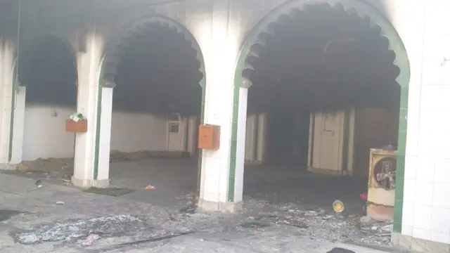 উত্তর-পূর্ব দিল্লিতে এমন বেশ কিছু মসজিদে ভাঙচুর-অগ্নিসংযোগ করা হয়