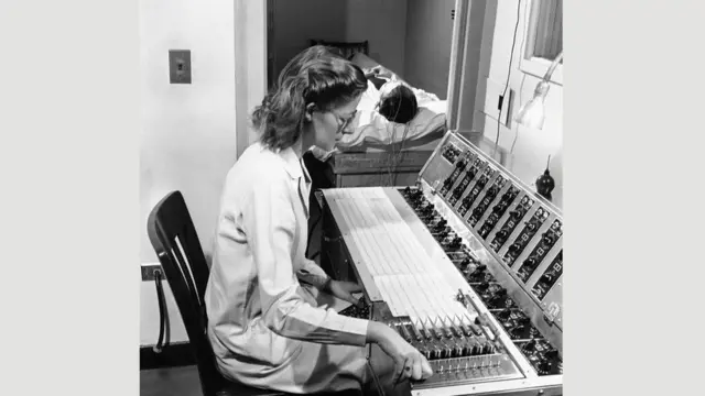 كيف تكشف السلطات من "يتمارض" للهروب من العقاب؟