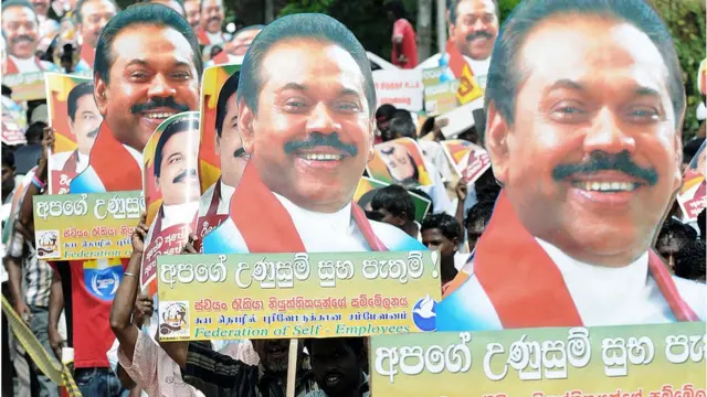 ক্ষমতা ছেড়ে নৌঘাঁটিতে আশ্রয় নিয়েছেন মাহিন্দা রাজাপাকশা।