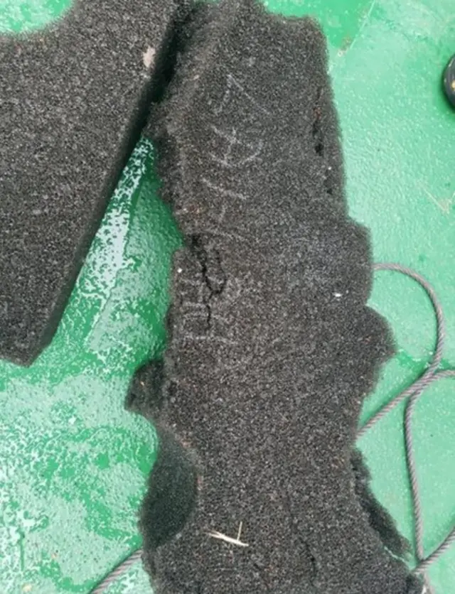 Restos encontrados en el mar, posiblemente del avión C-130 Hércules de Chile desaparecido.