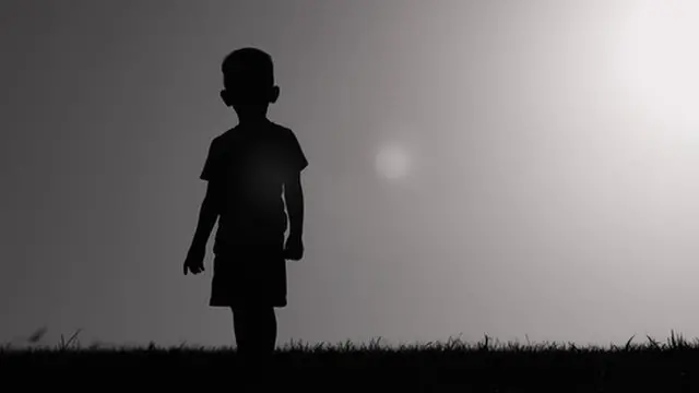 தாயே குழந்தையை அடித்து சித்திரவதை செய்யும் வைரல் காணொளி - தாய் மீது வழக்குப் பதிவு.