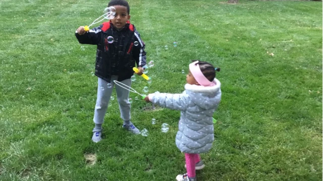 ልጅች ሲጫወቱ