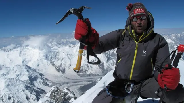فيكا غوستافسون على قمة جبل غاشربروم-1