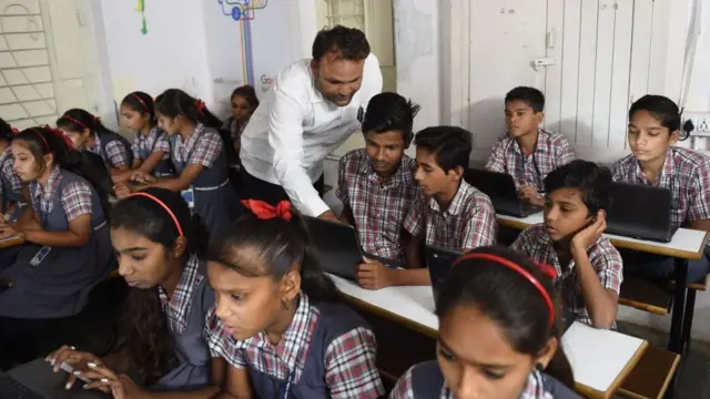 પ્રતીકાત્મક તસવીર