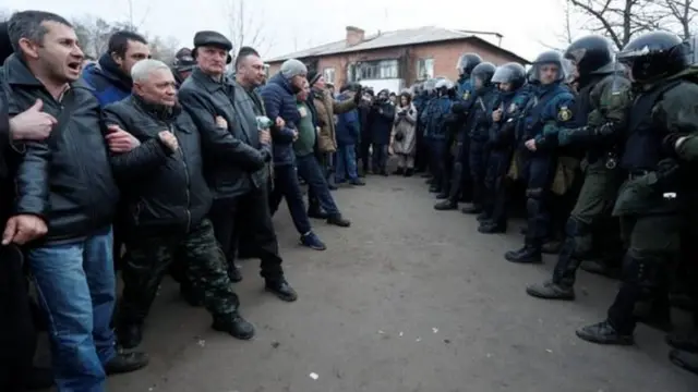 Чоловіки Нових Санжар - проти поліції