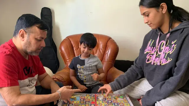 ঘরে বসে পরিবারের সাথে সময় কাটাচ্ছেন প্যারিসের বাসিন্দা তুহিনা আক্তার রিমা