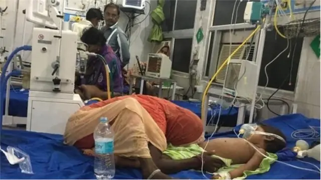 હૉસ્પિટલમાં દાખલ બાળક