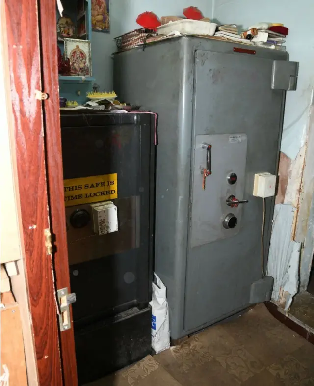 આરોપીઓ આ તિજોરીને લૂટવા આવ્યા હતા