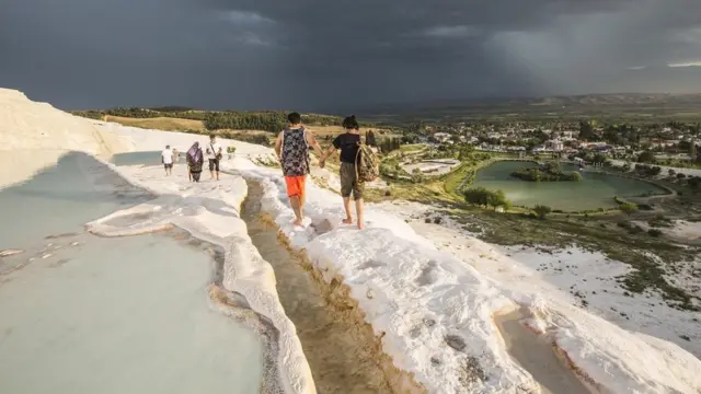 棉花堡温泉一景