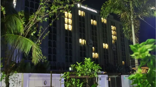 বিলাসবহুল হোটেল।