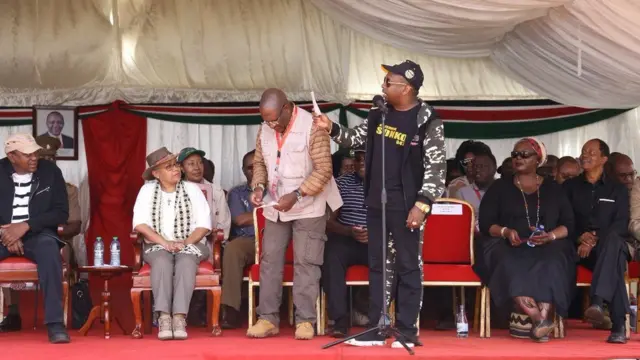 Gavana huyo akihutubu wakati wa sherehe ya kupanda miti 12 Mei eneo shule ya Moi Forces, Mathare jijini Nairobi