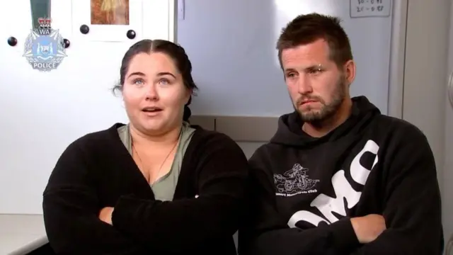 క్లియో తల్లిదండ్రులు ఎల్లీ స్మిత్, జేక్ గ్లిడన్