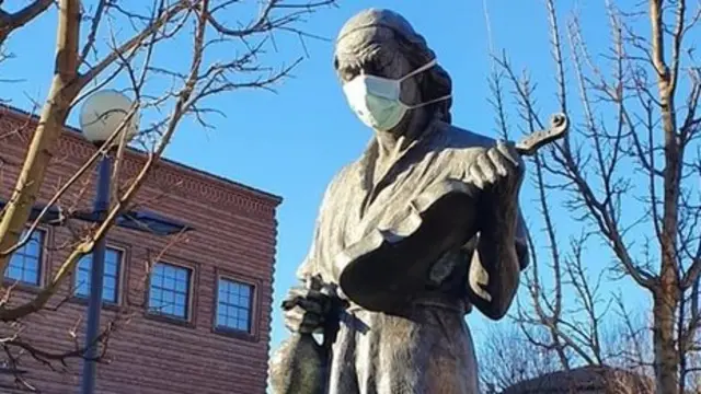 รูปปั้น