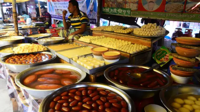 অনেকে দুগ্ধজাত খাবার খাওয়া নিয়েও আশঙ্কায় আছেন।