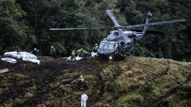 عملیات حمل اجساد و نجات بازماندگان