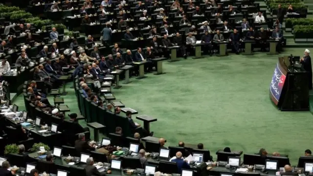 இரான் நாடாளுமன்றம்