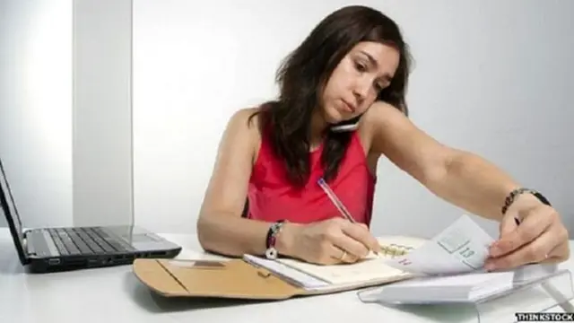 ऑफिस में महिलाओं के लिए कैसे कपड़े ठीक हैं