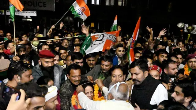 हिमाचर प्रदेश में कांग्रेस ने सात साल बार महत्वपूर्ण मंडी सीट पर कब्ज़ा किया