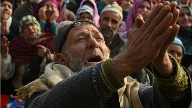 ప్రార్థనలు చేస్తున్న ముస్లిం