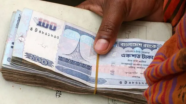 কোন নীতিমালার ভিত্তিতে কে কখন প্রধানমন্ত্রীর তহবিল থেকে অনুদান পাচ্ছেন সেটা নিয়ে প্রায়শই বিতর্ক হয়।