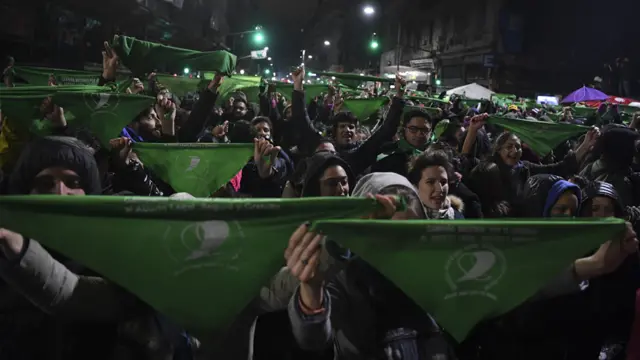 Feministas con panuelo verde