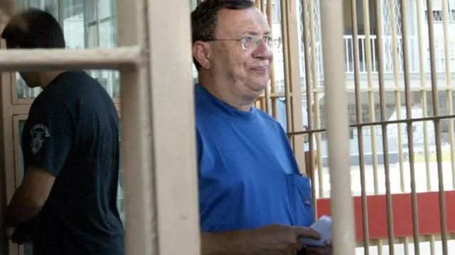 Umutunzi yakorera mu vy'itangazamakuru Vladimir Gusinsky yarafunzwe, yagirizwa kunyuruza amahera y'igihugu