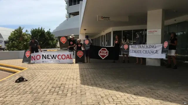 ਅਡਾਨੀ ਦਫ਼ਤਰ ਬਾਹਰ ਪ੍ਰਦਰਸ਼ਨ