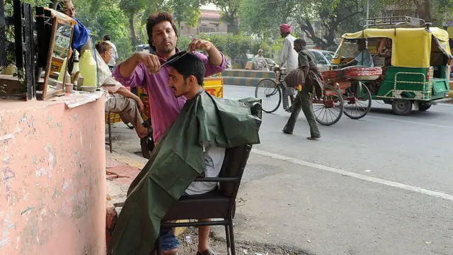 बाल कटवाना