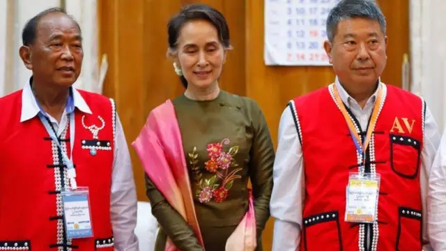 ဒီအစိုးရ လက်ထက်အတွင်း ၀ ဒေသကို ဒေါ်အောင်ဆန်းစုကြည်လာရောက်လည်ပတ်ဖို့ ၀ ဘက်က မျှော်လင့်နေ