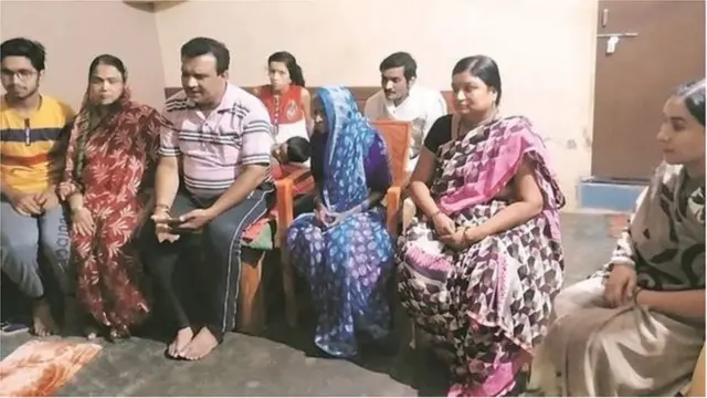 పంచుబాయితో పృథ్వీ కుటుంబం