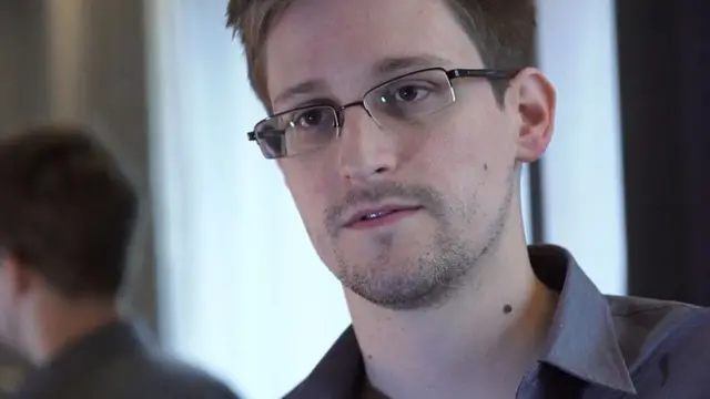 সিআইএ‘র সাবেক ঠিকাদার এডওয়ার্ড স্নোডেন এখন রাশিয়ার আশ্রয়ে রয়েছেন