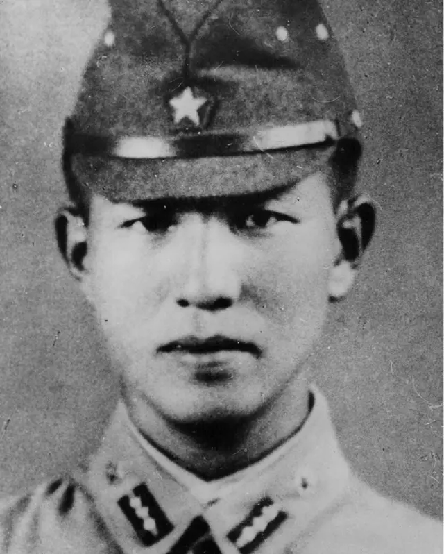 제2차 세계 대전이 끝날 무렵, 히로 오노다 일본군 중위는 필리핀 루방섬에 주둔했다