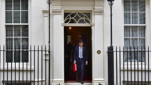 2020年3月，预算日，时任财相苏纳克