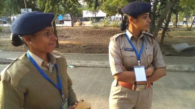 મહિલા પોલીસ