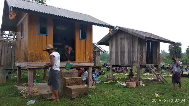 ကသာမြို့နဲ့ ၂ မိုင် လောက်အကွာမှာ ကျင်းပတဲ့ ဘိုးဘိုးကြီးနတ်တင်ပွဲ