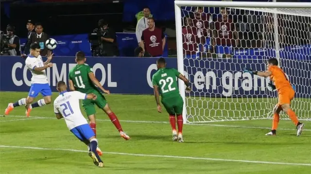 Cabezazo de Coutinho