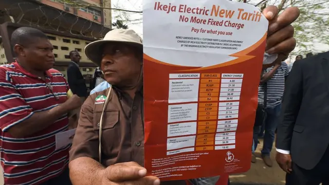 Protester dey carry paper wey dey show Nepa rates