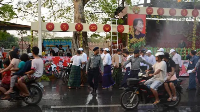 အများပြည် သူရေကစားတဲ့ အခါမှာ အန္တရာယ် ဖြစ်မှာစိုးလို့ အခုလိုပိတ်ဆို့ရှာဖွေ စစ်ဆေးရတာဖြစ်တယ်လို့လည်းရဲမှုးကြီက ပြောပါတယ်။