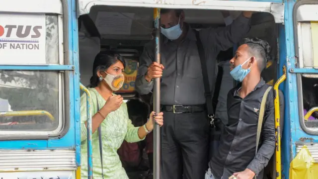 কলকাতাতেও নিয়মিত বাস পরিষেবা চালু হয়ে গেছে
