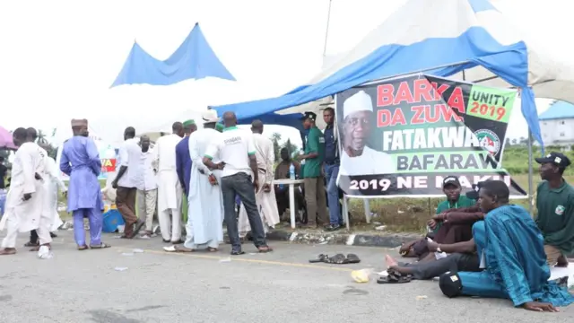 Delegates come from evri part of di kontri, set up dia own canopy