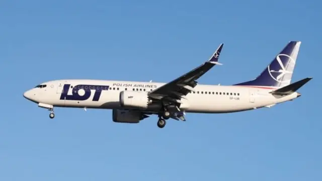 737 MAX 8 від LOT