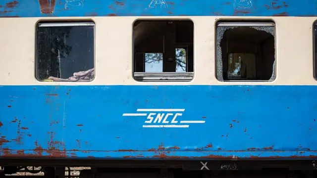 Une photo montrant un ancien train de la SNCC (Société congolaise des chemins de fer) à Kisanfu, le 31 mai 2015.